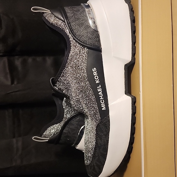 Metallic Silver And Black Micheal Kors Slip Ons Size 7 - Picture 1 of 4